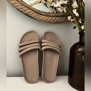 Old Navy Slip On Slipper Sandals